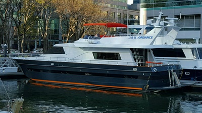 NY motor yacht 70-dockside quarter